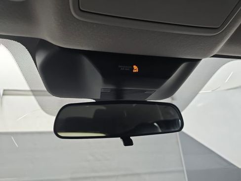 Used 2025 Nissan Kicks SR image 40