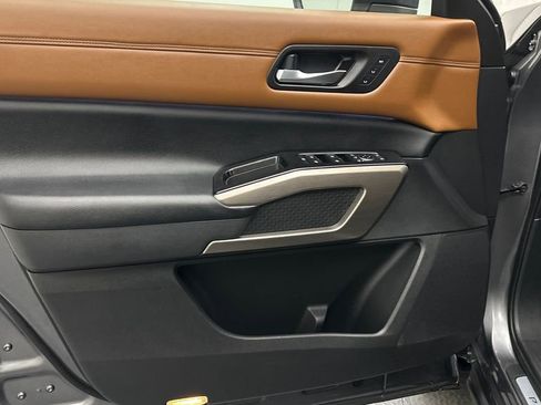 Used 2022 Nissan Pathfinder Platinum w/ Cargo Package image 15