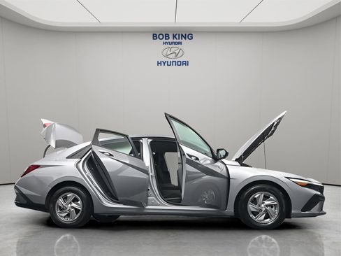 New 2026 Hyundai Elantra SE FWD image 29