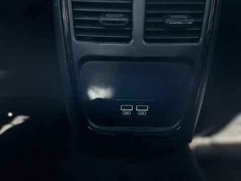Used 2018 Chrysler 300 S AWD/4WD image 19