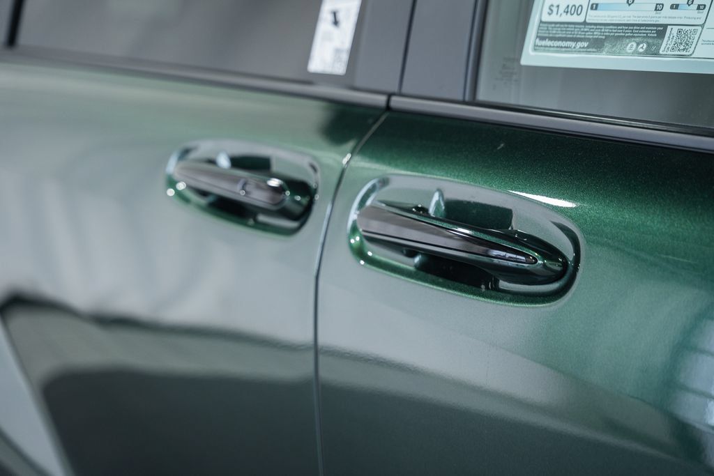 New 2026 Toyota Sienna XLE Woodland Edition AWD/4WD image 18