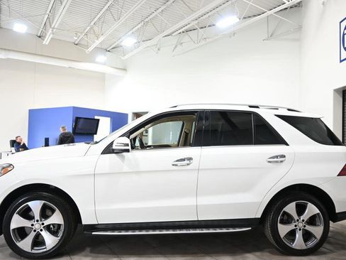 Used 2019 Mercedes-Benz GLE 400 4MATIC w/ Premium 1 Package image 2