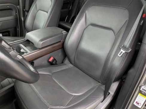 Used 2023 Land Rover Defender 130 X-Dynamic SE image 5