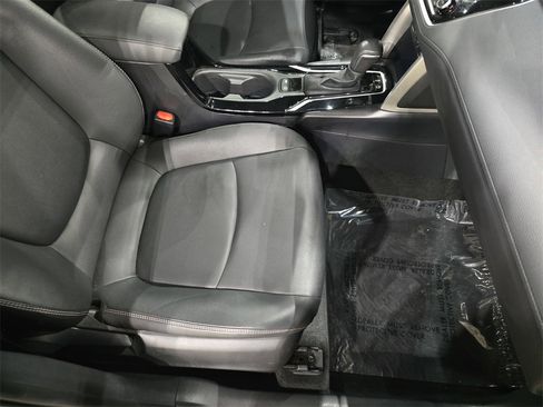 Used 2022 Toyota Corolla Cross XLE w/ Convenience Package image 10