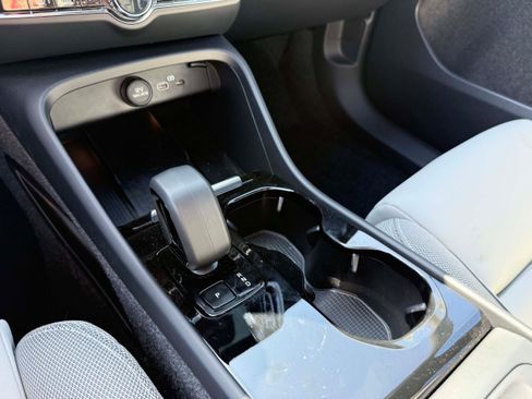 Certified 2025 Volvo EX40 Ultra AWD/4WD image 23