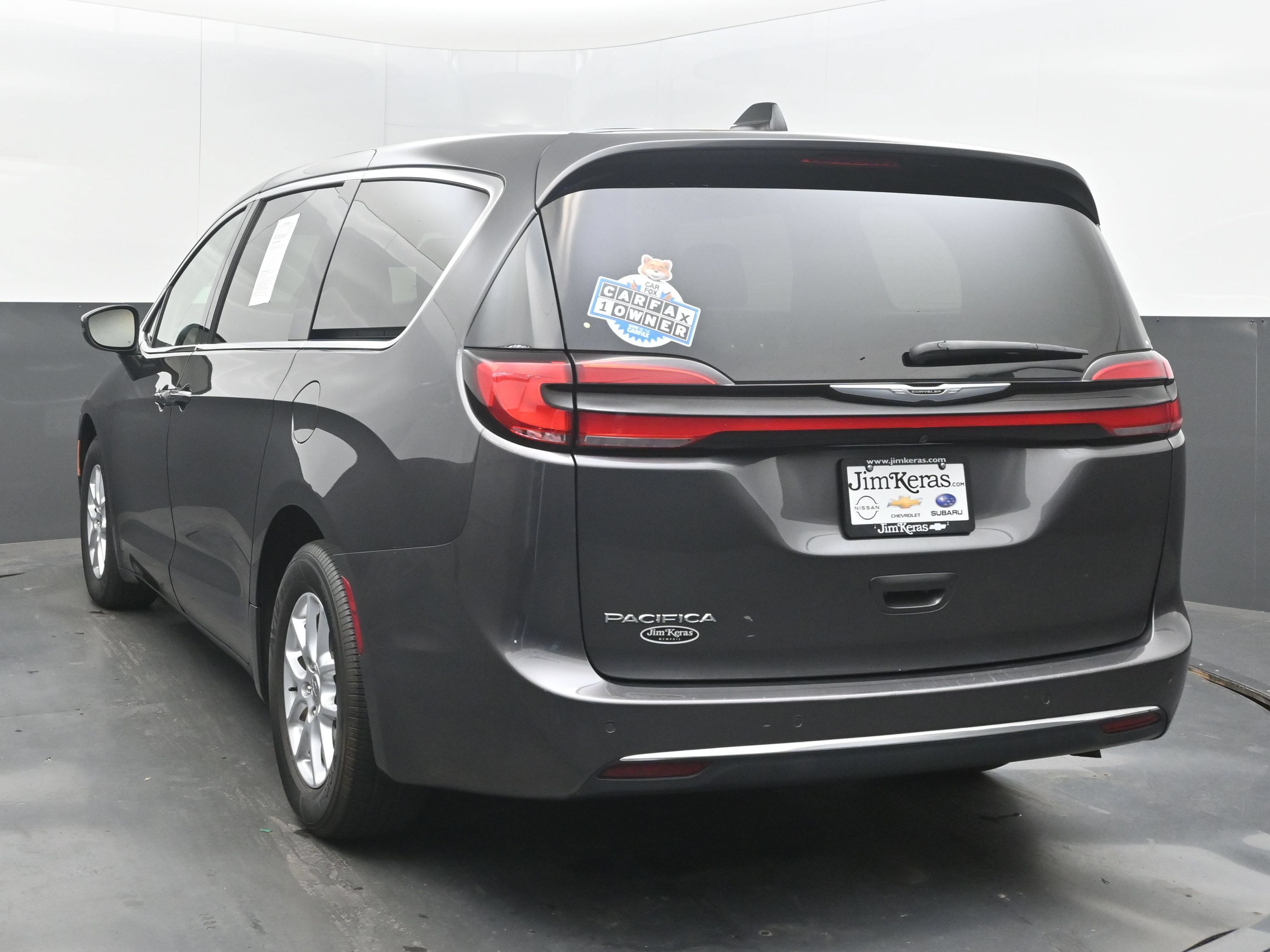Used 2023 Chrysler Pacifica Touring-L FWD image 8