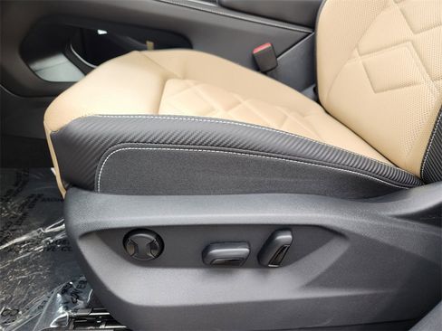 New 2025 Volkswagen Atlas Cross Sport SE image 7