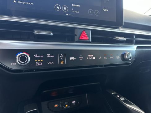 Used 2025 Kia Sorento EX image 26
