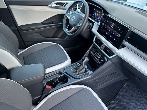 New 2026 Volkswagen Taos SE image 14