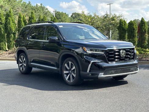 Used 2024 Honda Pilot Touring image 2