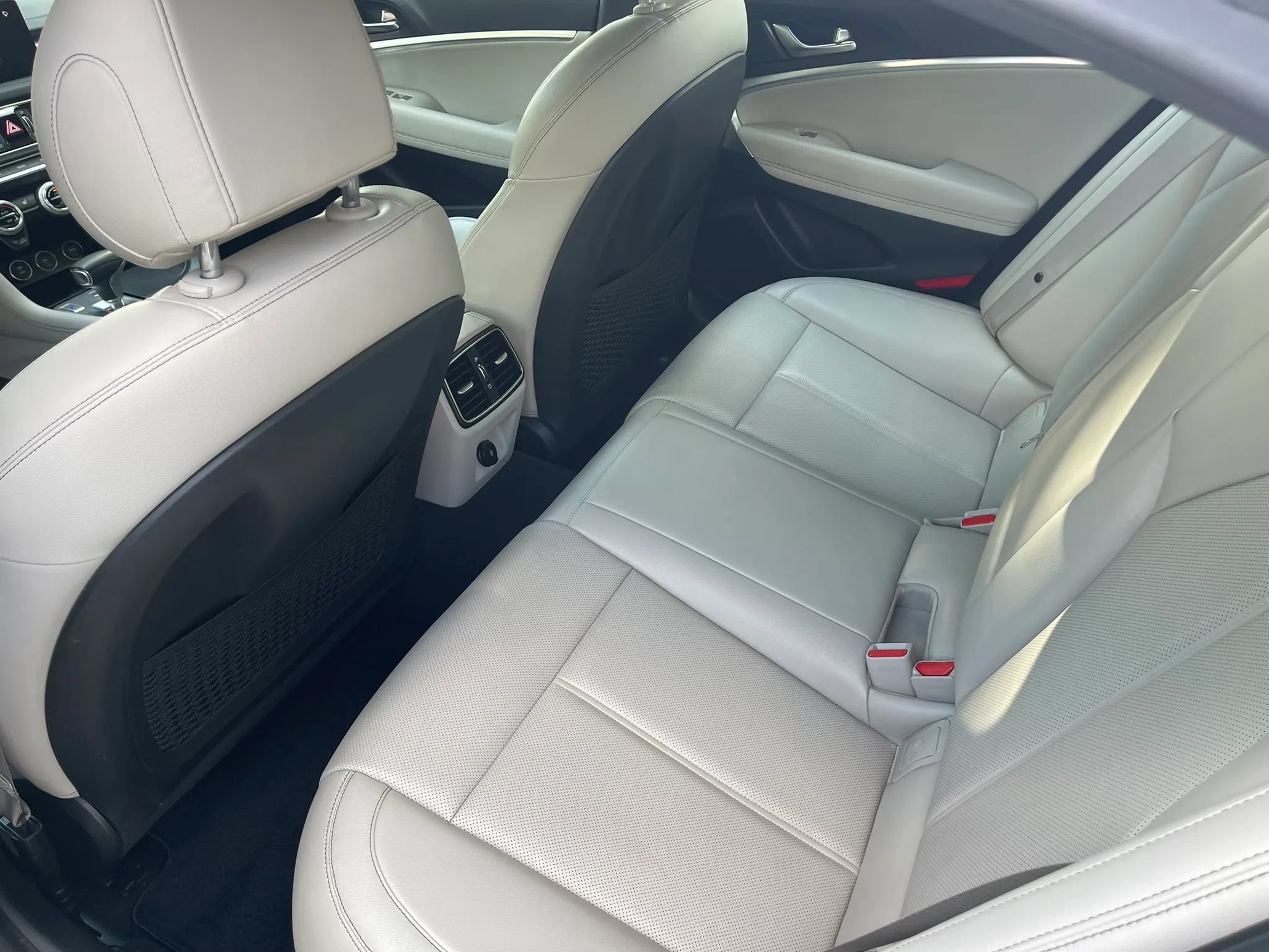Used 2022 Genesis G70 2.0T RWD image 12