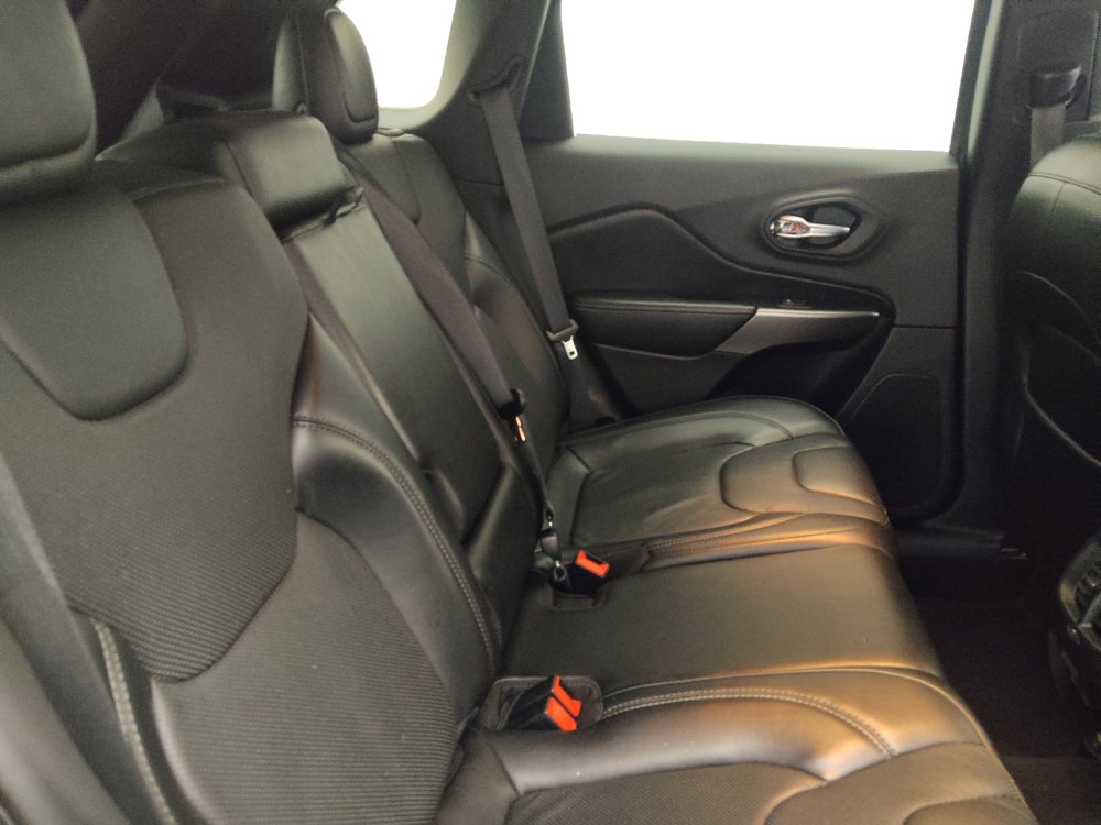 Used 2019 Jeep Cherokee Limited FWD image 19