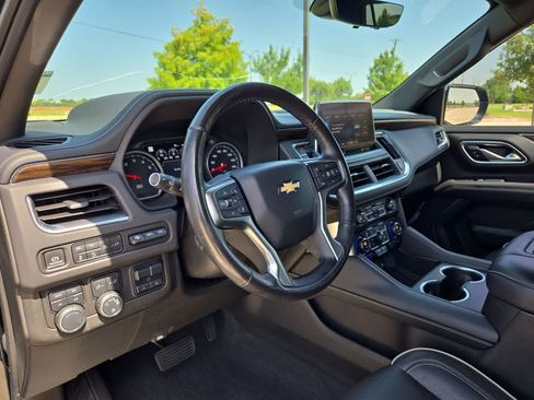 Used 2021 Chevrolet Tahoe Premier w/ Premium Package AWD/4WD image 2