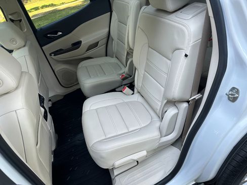 Used 2022 GMC Acadia Denali w/ Denali Technology Package image 19