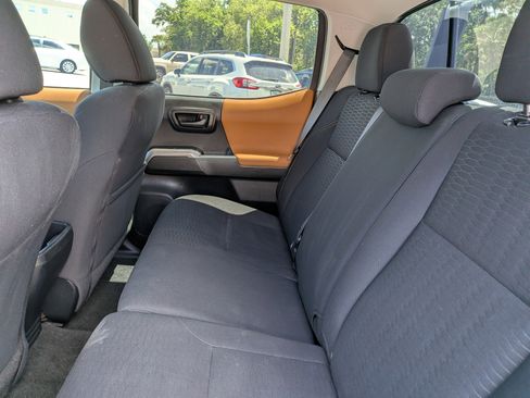 Used 2018 Toyota Tacoma SR5 RWD image 17