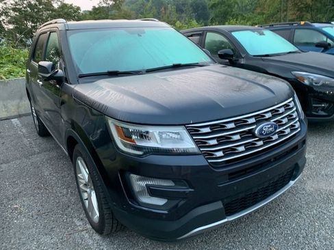 Used 2017 Ford Explorer Limited FWD image 4