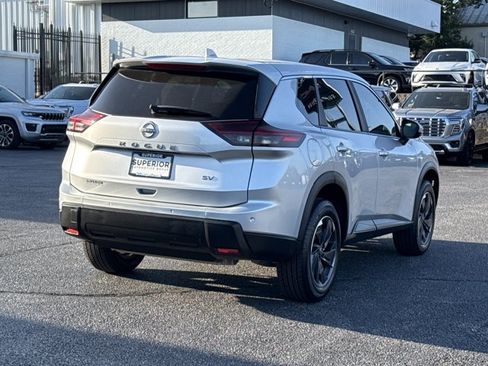 Used 2024 Nissan Rogue SV FWD image 3