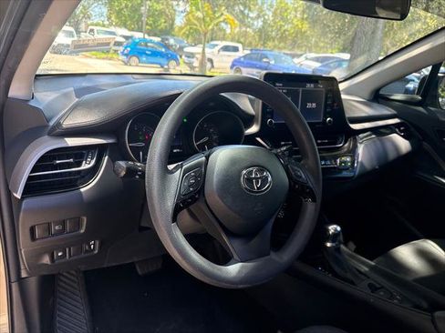 Used 2021 Toyota C-HR LE FWD image 12