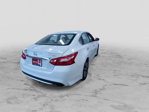 Used 2017 Nissan Altima 2.5 SV w/ Convenience Package FWD image 10