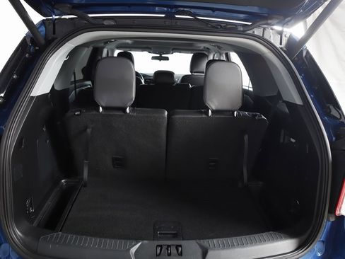 Used 2021 Ford Explorer XLT image 12