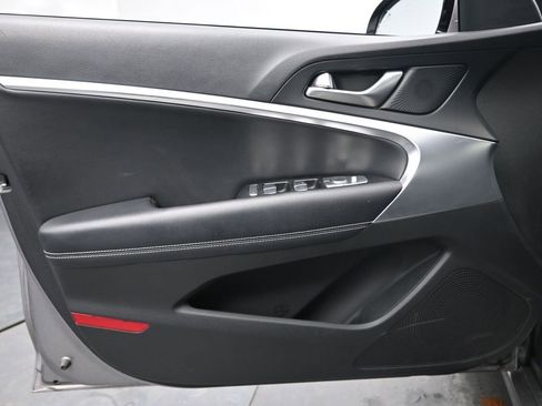 Used 2025 Genesis G70 2.5T image 27