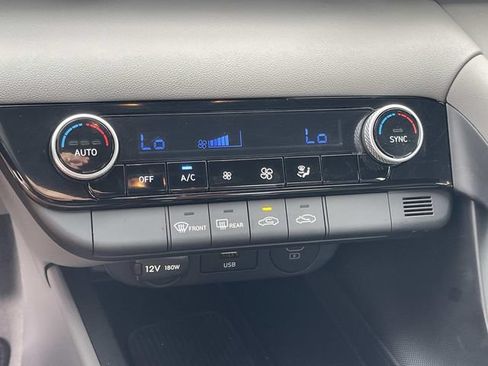 Used 2025 Hyundai Elantra Sport FWD image 29