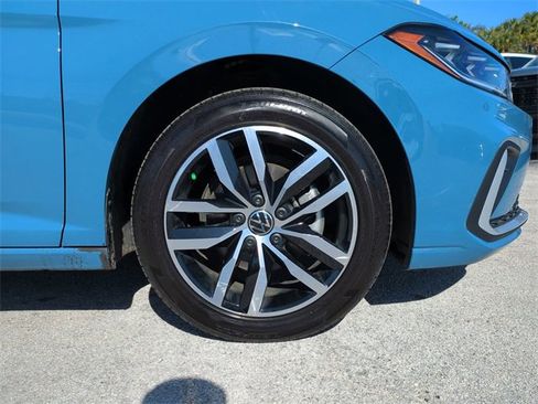 Used 2025 Volkswagen Jetta SE image 11