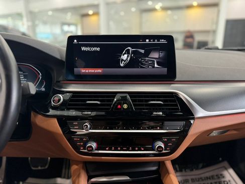 Used 2022 BMW 540i xDrive w/ M Sport Package image 24