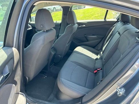 Used 2018 Chevrolet Cruze LT w/ Convenience Package FWD image 6