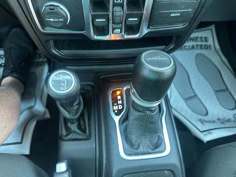 Used 2022 Jeep Gladiator Sport AWD/4WD image 19