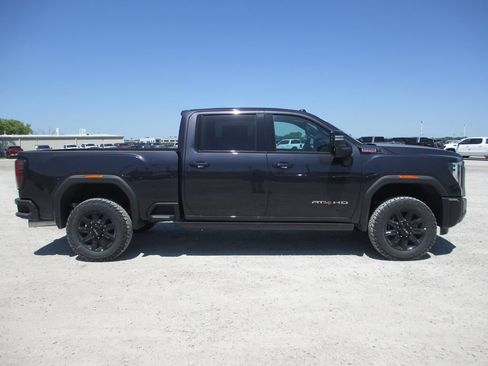 New 2026 GMC Sierra 2500 AT4 w/ AT4 Premium Plus Package AWD/4WD image 3