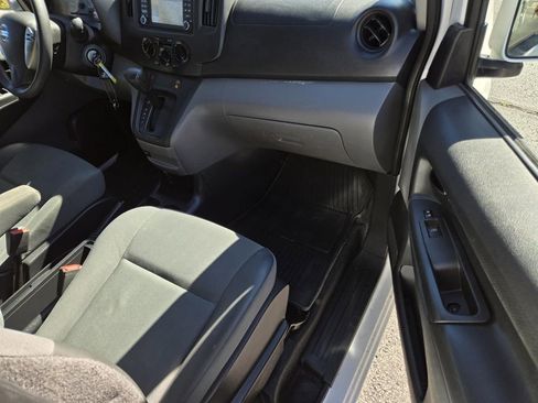 Used 2019 Nissan NV200 SV w/ Navigation Package image 9