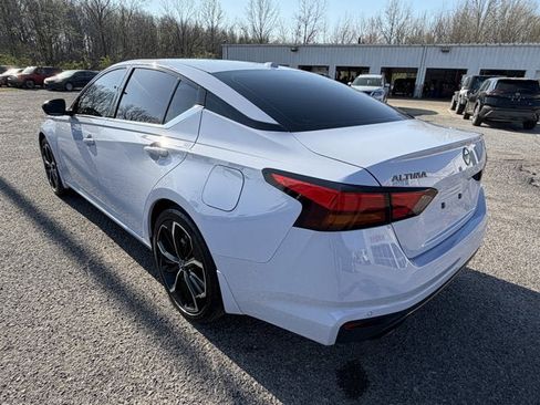 Used 2025 Nissan Altima 2.5 SR w/ SR Premium Package image 9