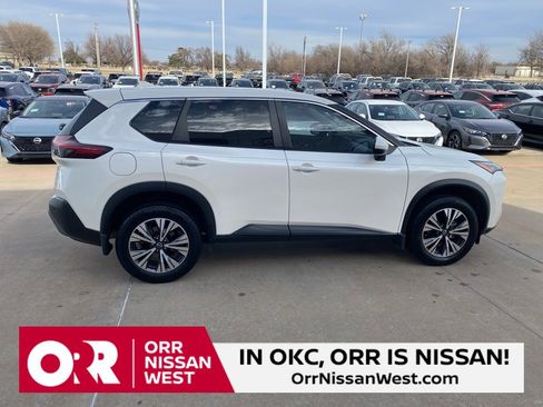 Used 2023 Nissan Rogue SV image 6