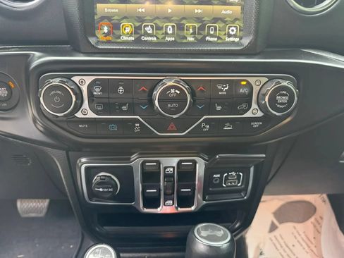 Used 2021 Jeep Wrangler Unlimited Sahara w/ Cold Weather Group AWD/4WD image 20