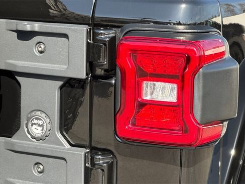 Used 2024 Jeep Wrangler Unlimited Rubicon 392 image 34