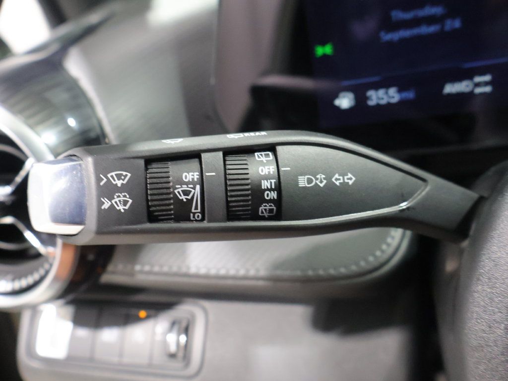 Used 2025 Chevrolet Equinox LT AWD/4WD image 36