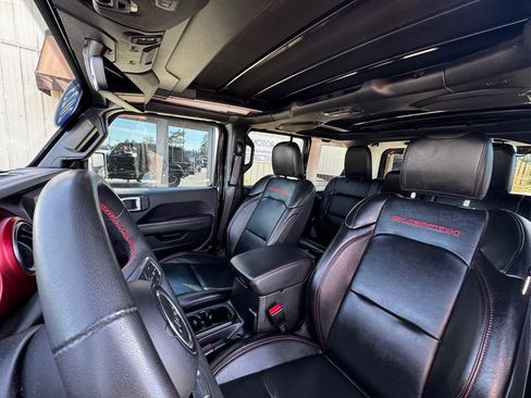 Used 2023 Jeep Wrangler Unlimited Rubicon w/ Cold Weather Group AWD/4WD image 3