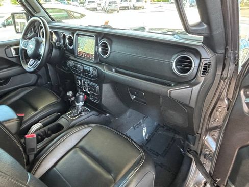 Used 2020 Jeep Gladiator Overland AWD/4WD image 20