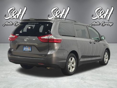 Used 2015 Toyota Sienna LE image 17