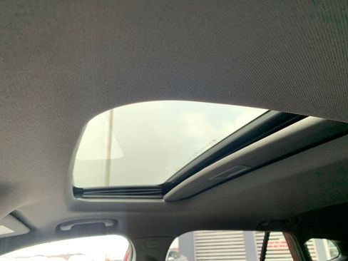 Used 2025 Chevrolet Trax RS w/ Sunroof Package image 11