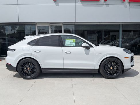 New 2026 Porsche Cayenne E-Hybrid Coupe AWD/4WD image 8