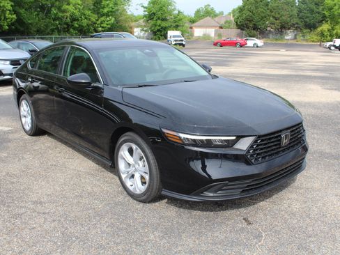 New 2025 Honda Accord SE image 1