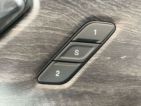 Used 2023 Jeep Grand Cherokee Limited image 13