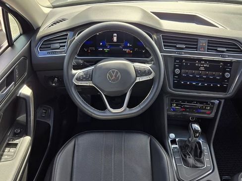 Certified 2022 Volkswagen Tiguan SE FWD image 15