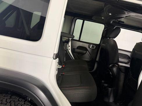 Used 2026 Jeep Wrangler Unlimited Rubicon AWD/4WD image 31