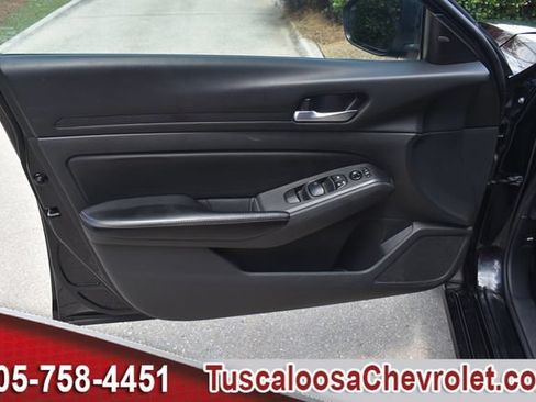 Used 2024 Nissan Altima 2.5 SV FWD image 16