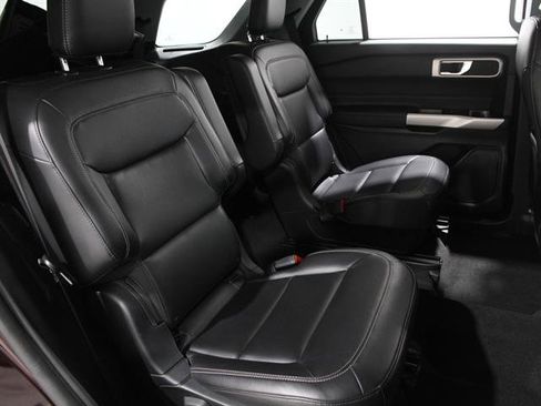 Used 2022 Ford Explorer XLT w/ Equipment Group 202A image 19