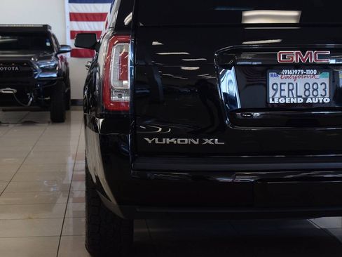 Used 2018 GMC Yukon XL SLT AWD/4WD image 30