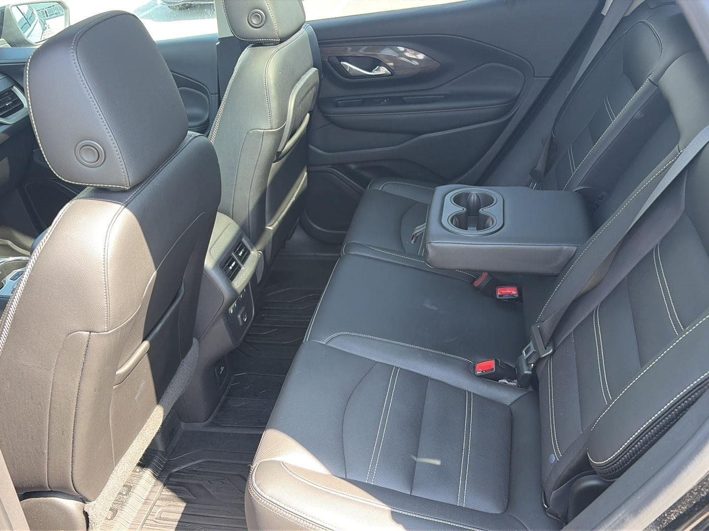 Used 2022 GMC Terrain Denali w/ Denali Premium Package AWD/4WD image 12